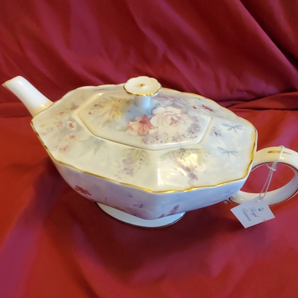 **HOST PICK**Royal Patrician COUNTRY GARDEN Teapot EBC